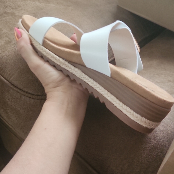Shibever Women's White Slide Sandals - Picture 3 of 11